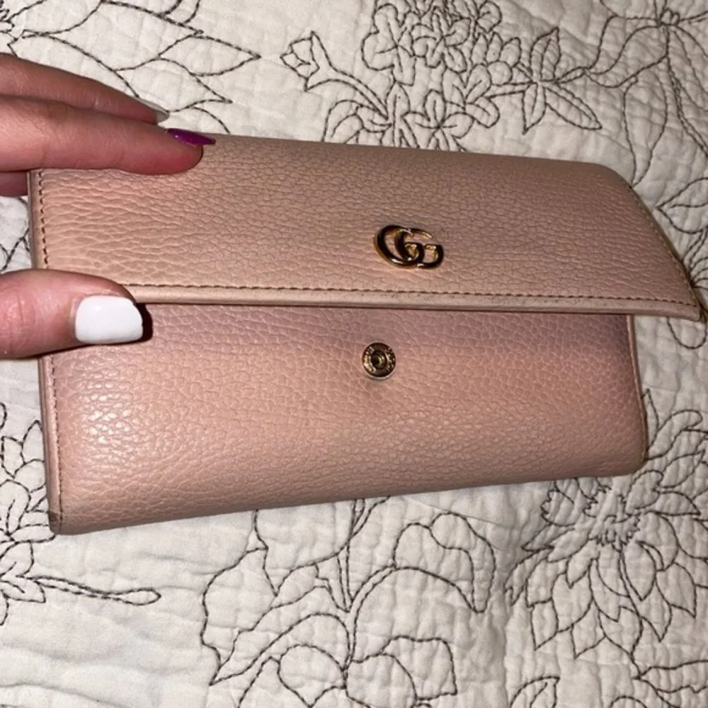 Gucci GG Marmont Continental Vollet Wallet